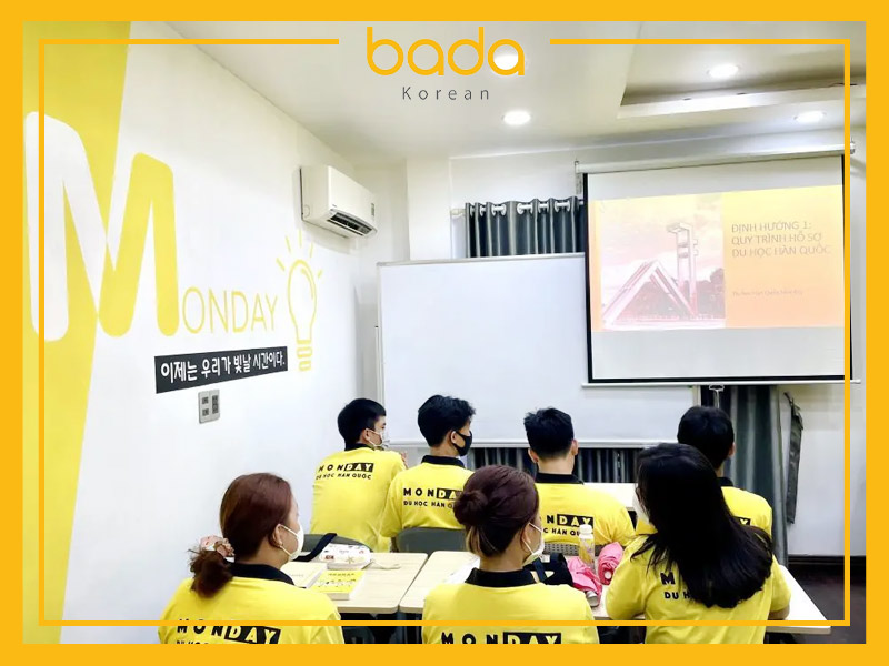 trung-tam-hoc-tieng-han-uy-tin-monday